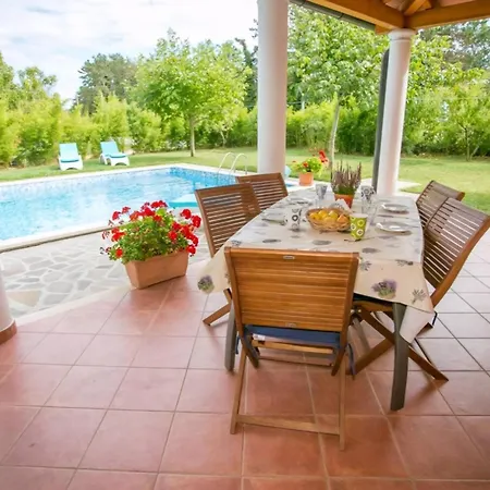 Valmonida Mit Pool Zminj